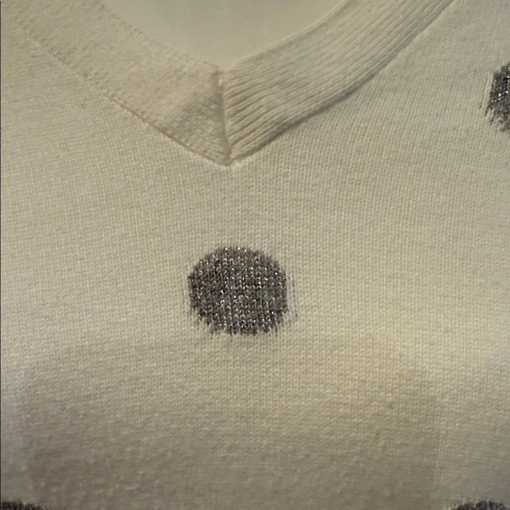 Tommy Hilfiger White and Gray Polka Dot V-Neck Top - Picture 3 of 8